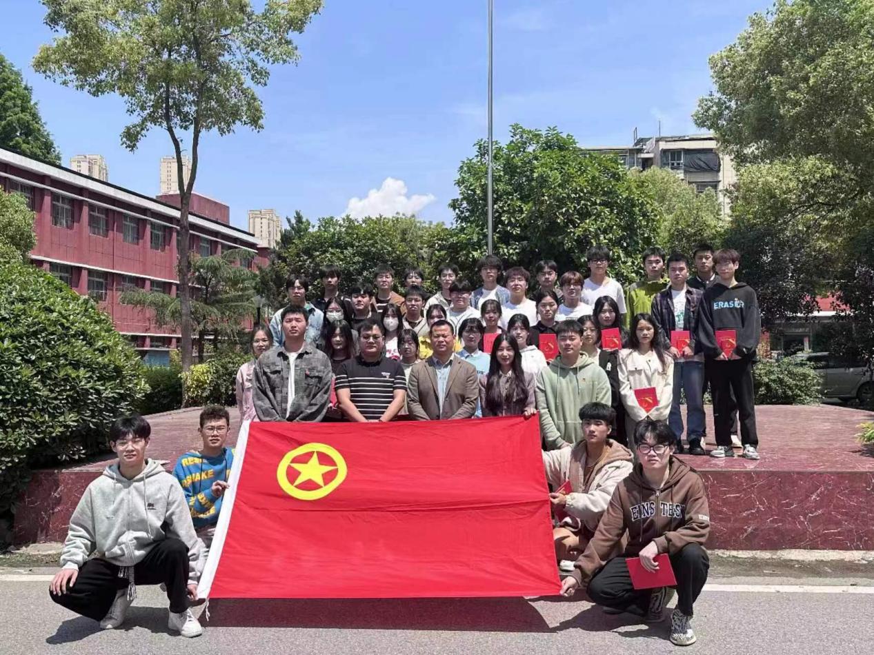 Beat365官网团委举办第三期团课结业典礼暨入团仪式