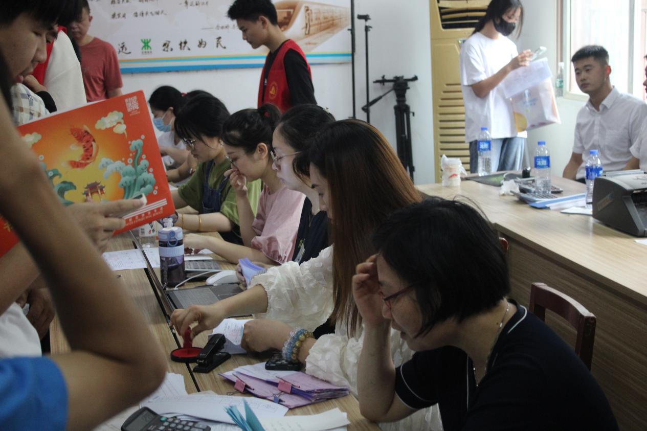 Beat365官网顺利开展迎接2023级新生报道工作