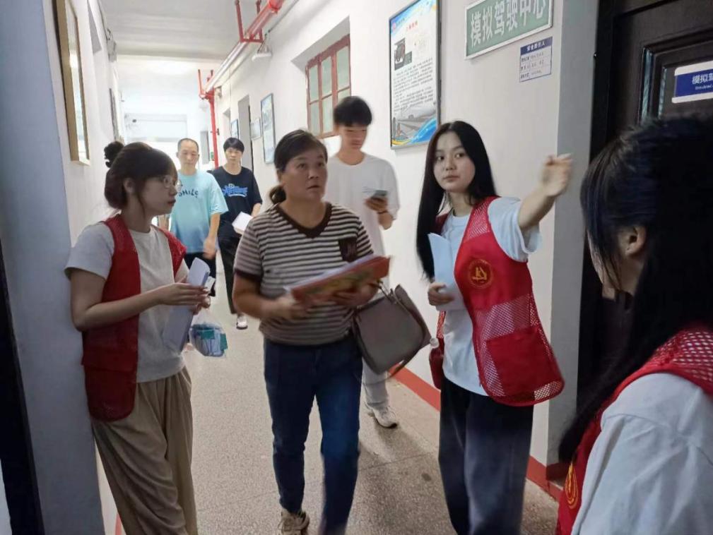 Beat365官网顺利开展迎接2023级新生报道工作