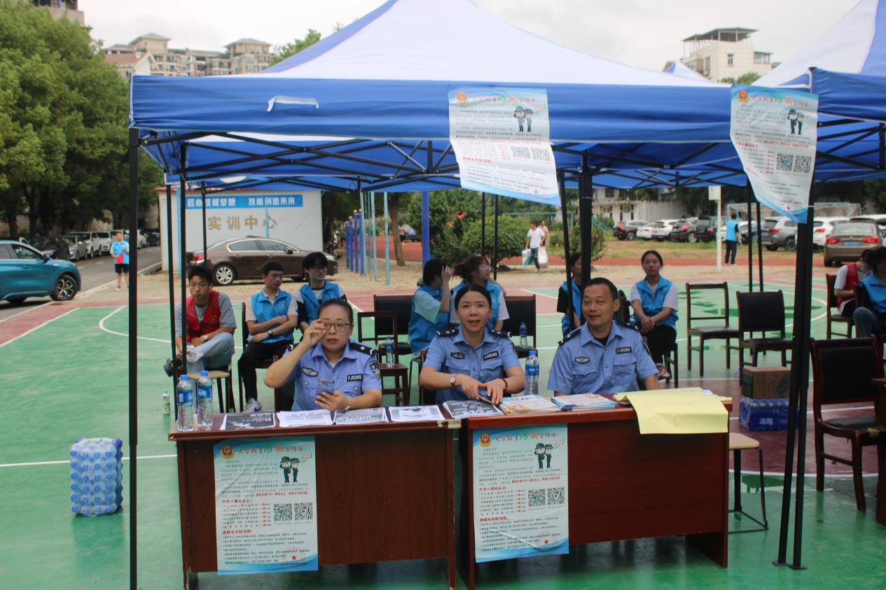 Beat365官网顺利开展迎接2023级新生报道工作