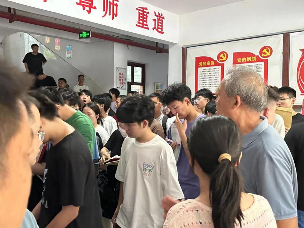 Beat365官网顺利开展迎接2023级新生报道工作