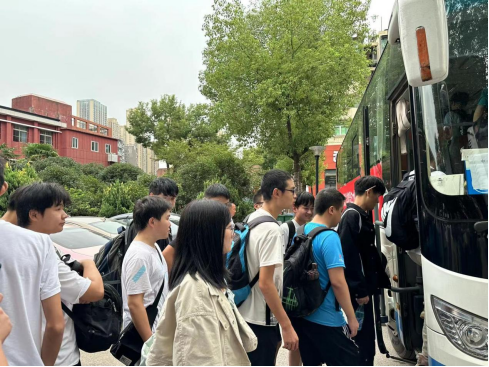 武科职学子开启新征程：Beat365官网欢送学生赴企业实习就业！