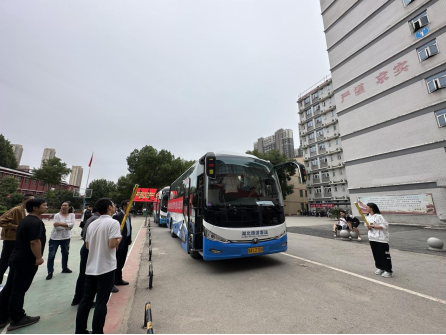 武科职学子开启新征程：Beat365官网欢送学生赴企业实习就业！