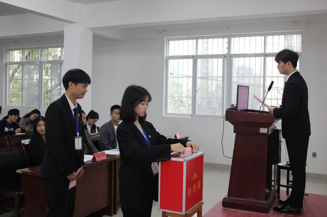 同心聚力学代会 逐梦青春向未来  ——Beat365官网第十二次学生代表大会胜利召开