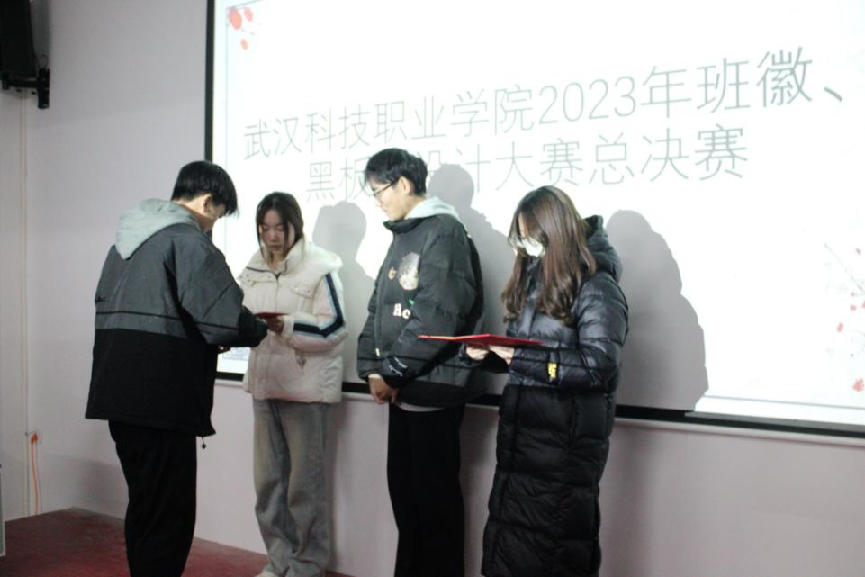 Beat365中文官方网站2023年班徽、黑板报设计大赛顺利开展