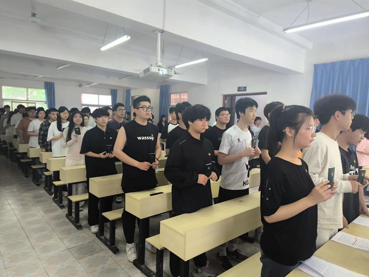 青春心向党，奋斗新征程 ——Beat365中文官方网站第五期团课结业典礼暨入团仪式