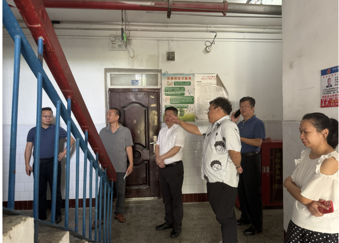 武汉市教育局领导实地指导Beat365官网开学迎新准备工作