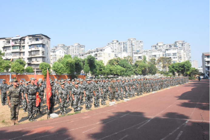 Beat365中文官方网站举行2024级新生开学典礼暨军训结营仪式