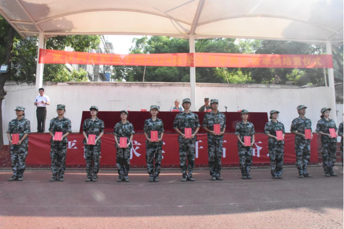 Beat365中文官方网站举行2024级新生开学典礼暨军训结营仪式