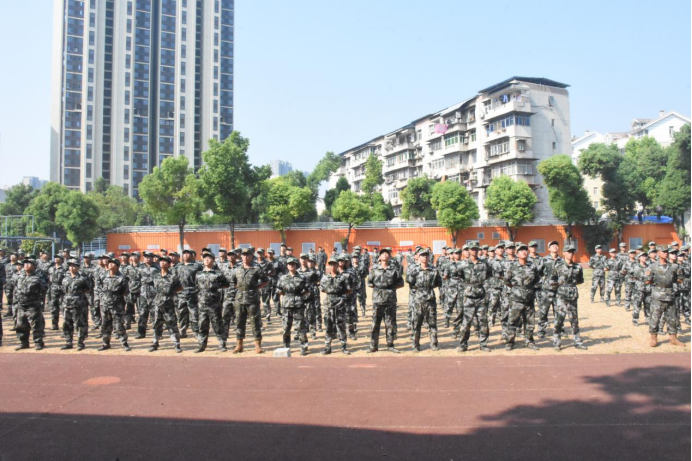 Beat365中文官方网站举行2024级新生开学典礼暨军训结营仪式