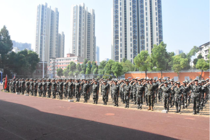 Beat365中文官方网站举行2024级新生开学典礼暨军训结营仪式