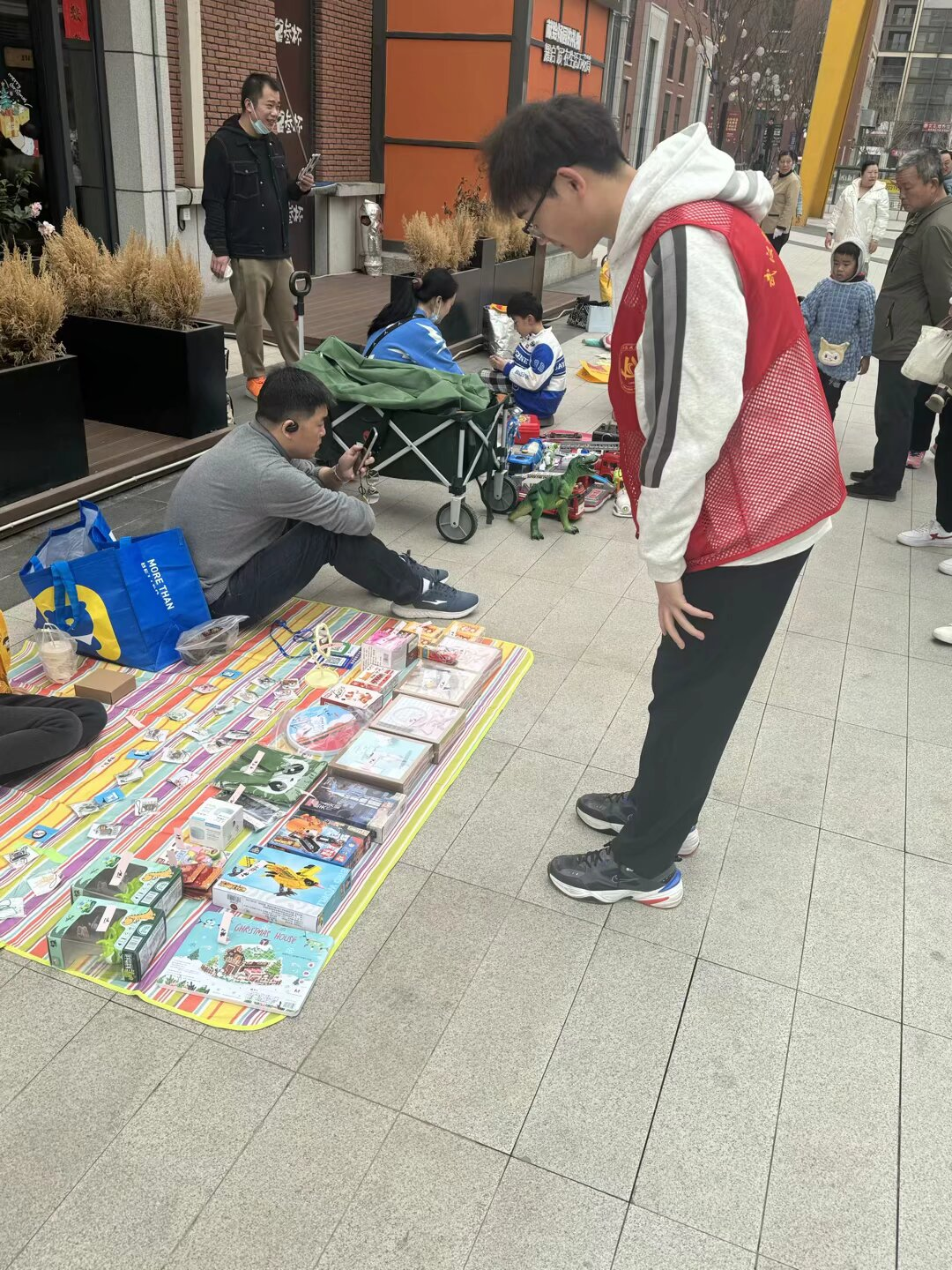 弘扬雷锋精神，争做时代新人