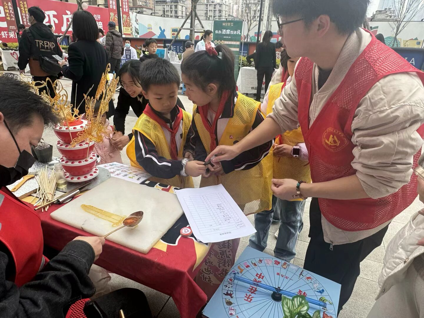 弘扬雷锋精神，争做时代新人