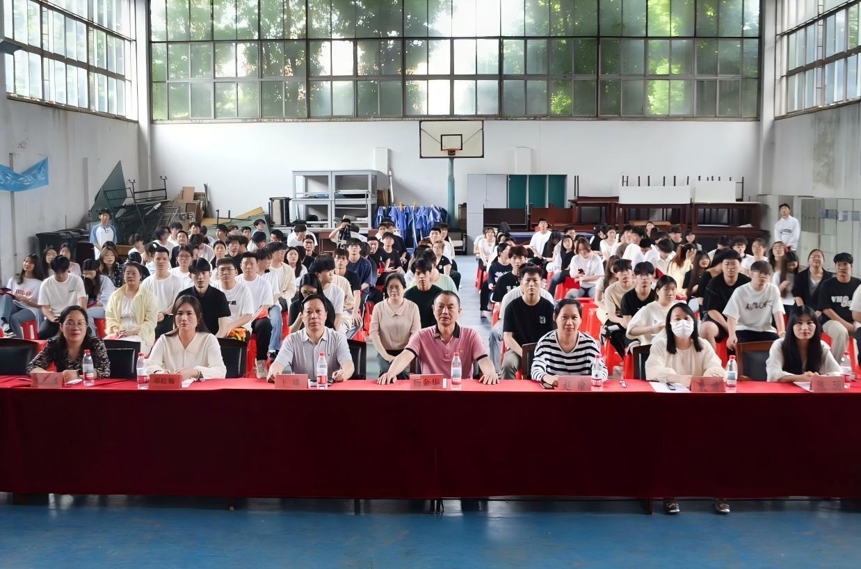 以青春之名，赴时代之约 ——Beat365中文官方网站2024-2025学年“五四”表彰大会暨文艺汇演隆重举办