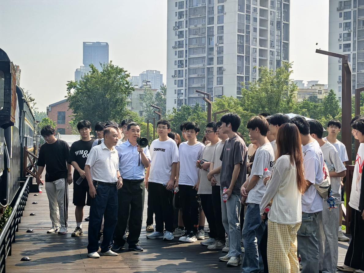 寻迹百年武九，解码匠心传承——Beat365官网开展四美塘文化公园沉浸式实践活动