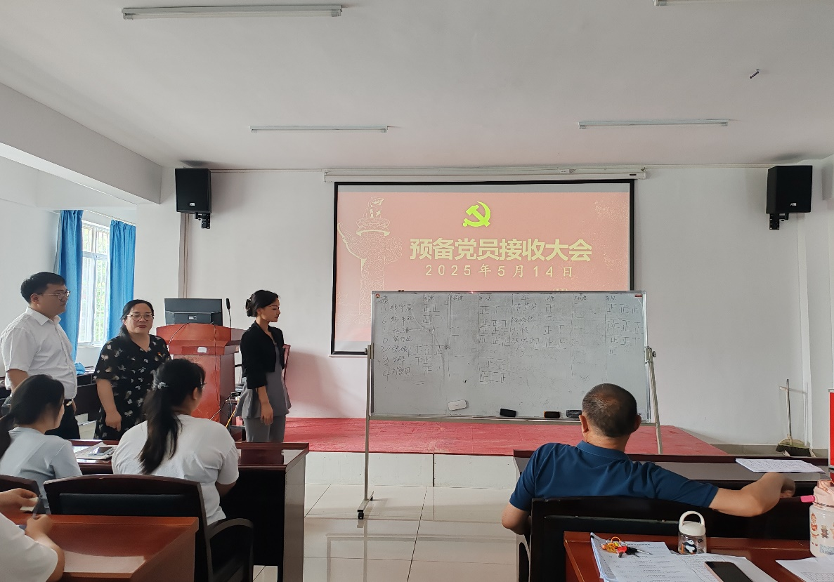 青春心向党， 薪火永相传