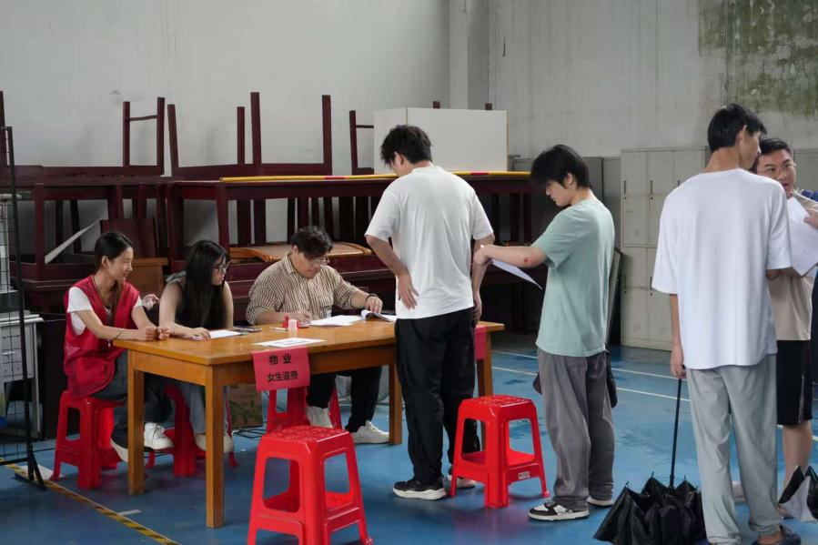 青春启航 梦想绽放——Beat365中文官方网站2025届毕业季