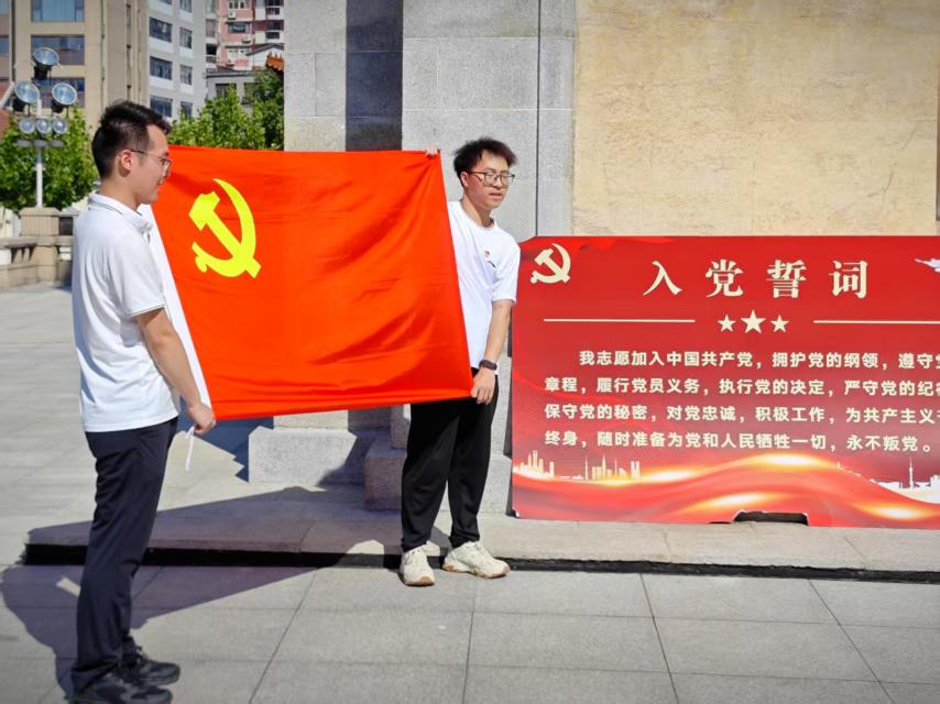 汲取防汛精神力量，共筑高校党建新篇——Beat365中文官方网站、武汉城市职业学院计算机与电子信息工程学院共赴武汉防汛纪念碑开展主题党建活动