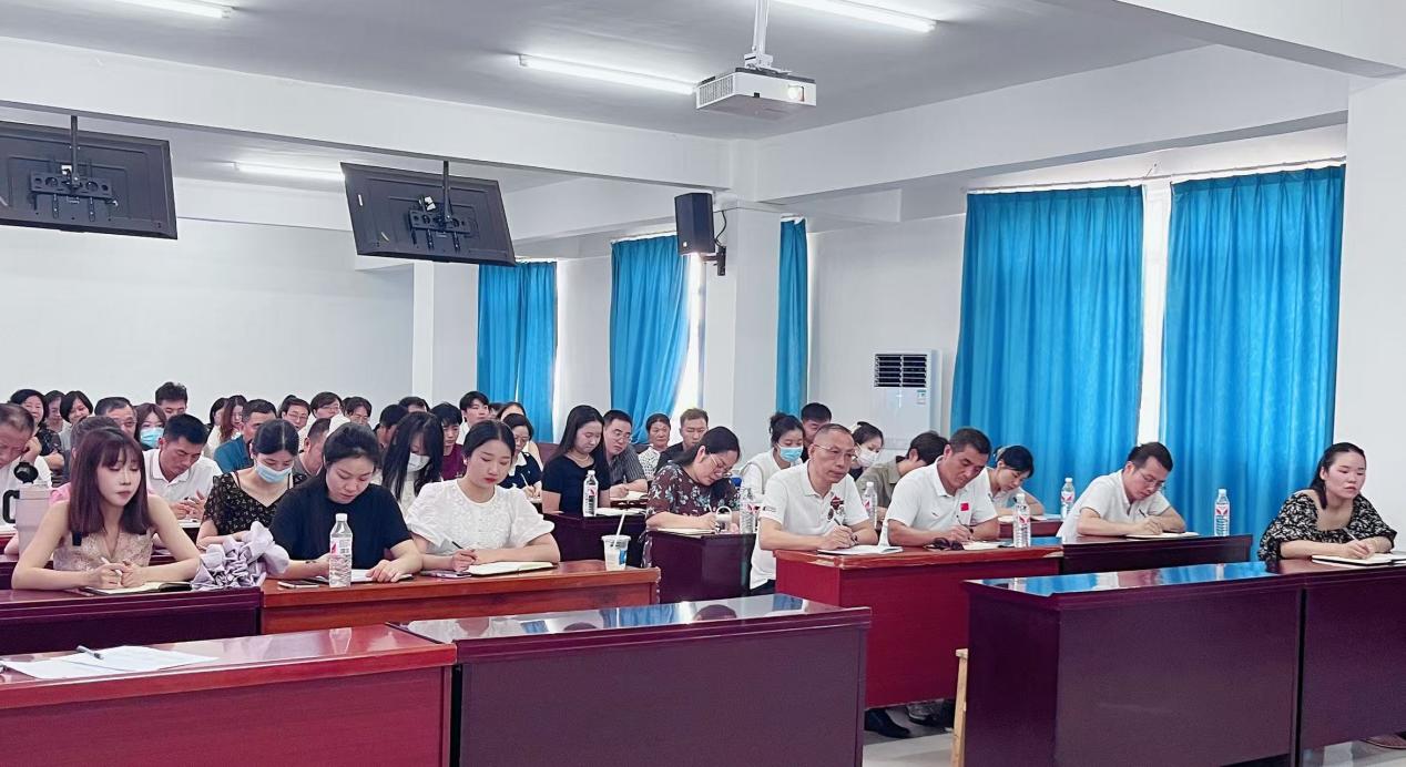 总结过往明方向，展望未来启新程 ——Beat365中文官方网站2024-2025学年教职工大会顺利召开