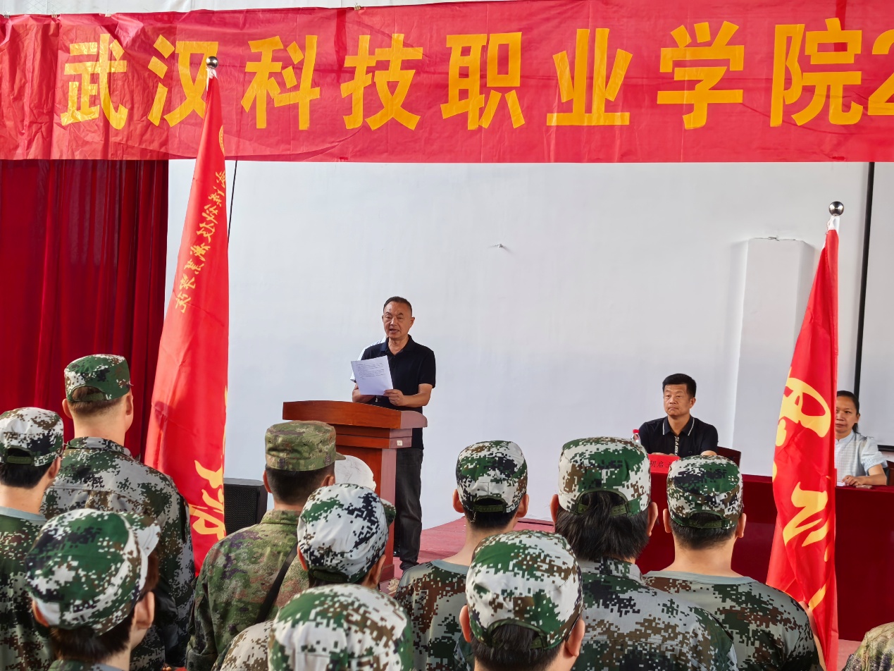 Beat365中文官方网站2025年新生军训正式开营——铮铮青春正步走，意气风发戎装颜