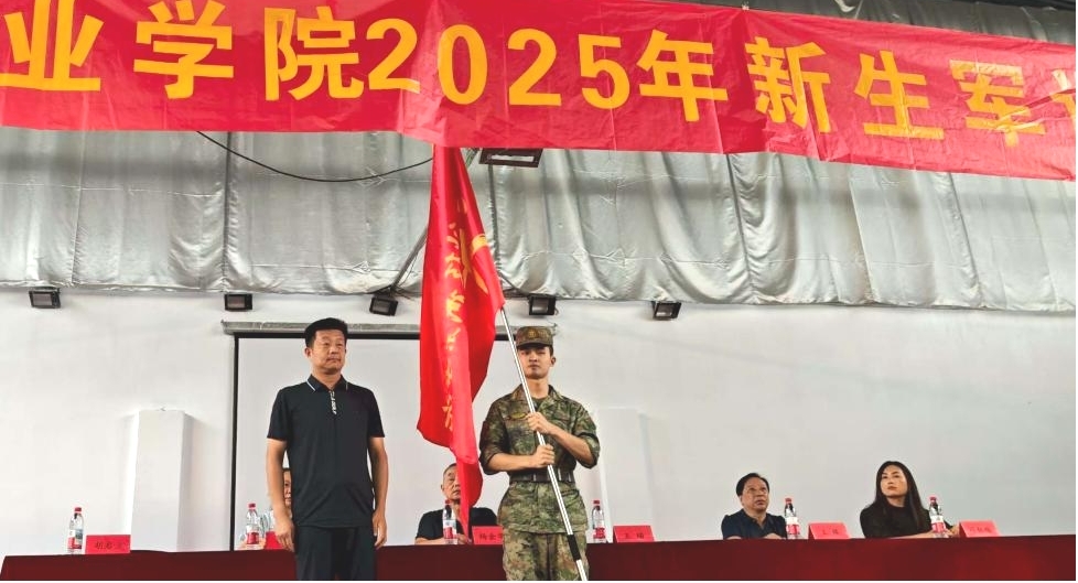 Beat365中文官方网站2025年新生军训正式开营——铮铮青春正步走，意气风发戎装颜