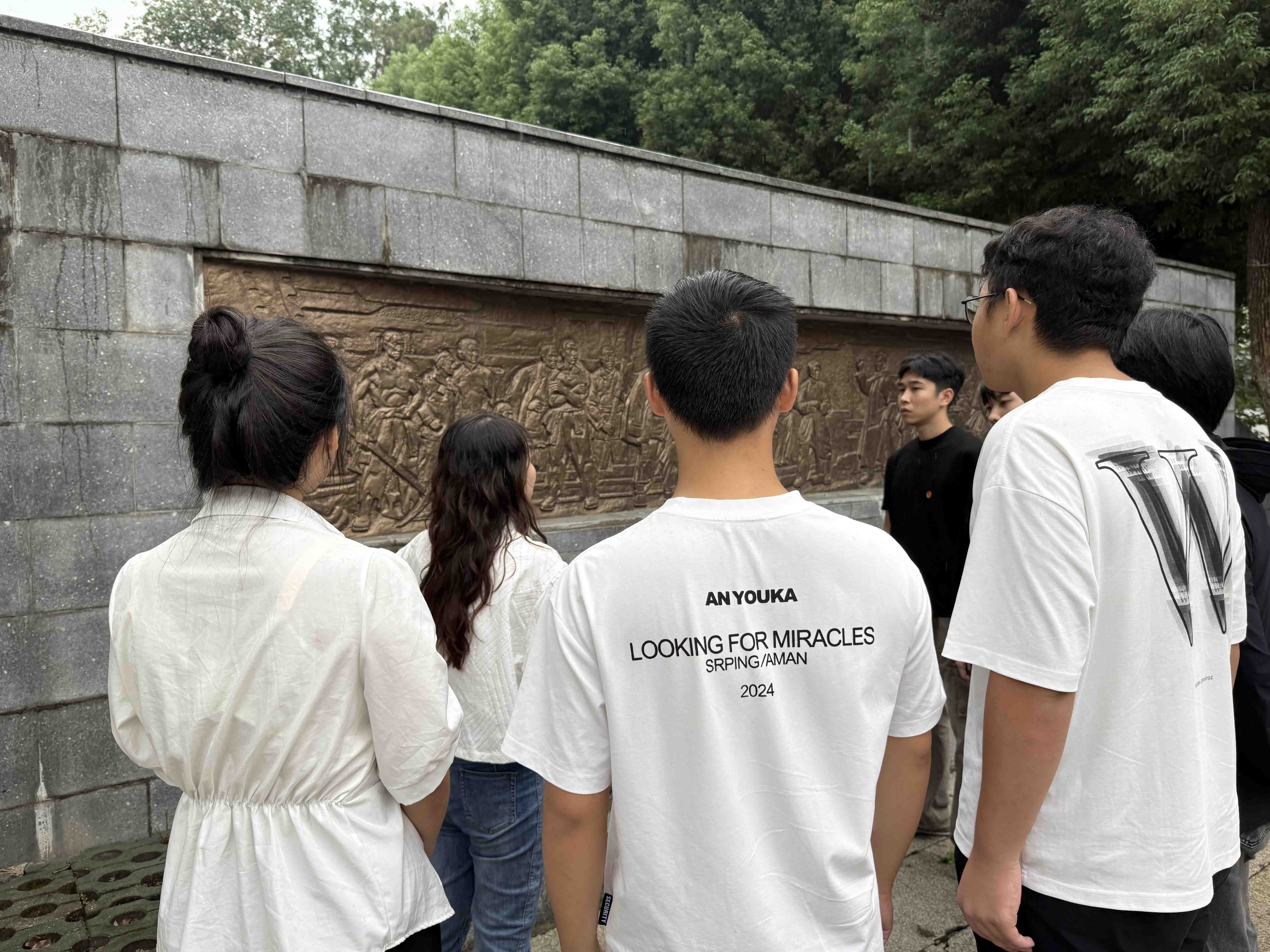 风雨寄哀思，精神永传承 ——Beat365官网师生赴施洋烈士陵园开展祭扫活动