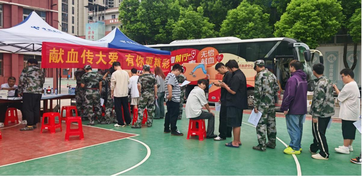 Beat365中文官方网站学子踊跃献血 以热血青春传递爱心