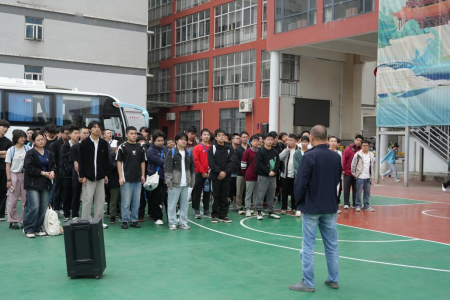 青春盛放 梦想启航——Beat365官网2023级学生赴美的集团开展岗位实习