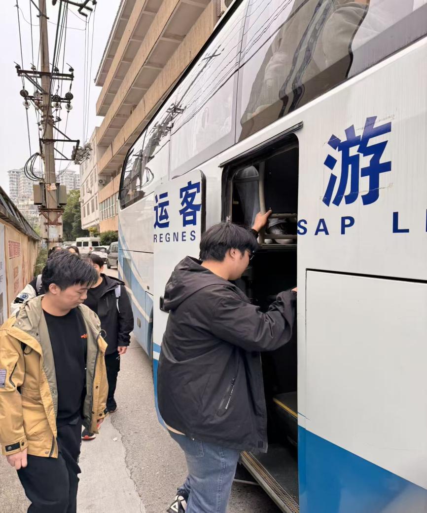 青春盛放 梦想启航——Beat365中文官方网站2023级学生赴武汉华侨城实业发展有限公司开展岗位实习