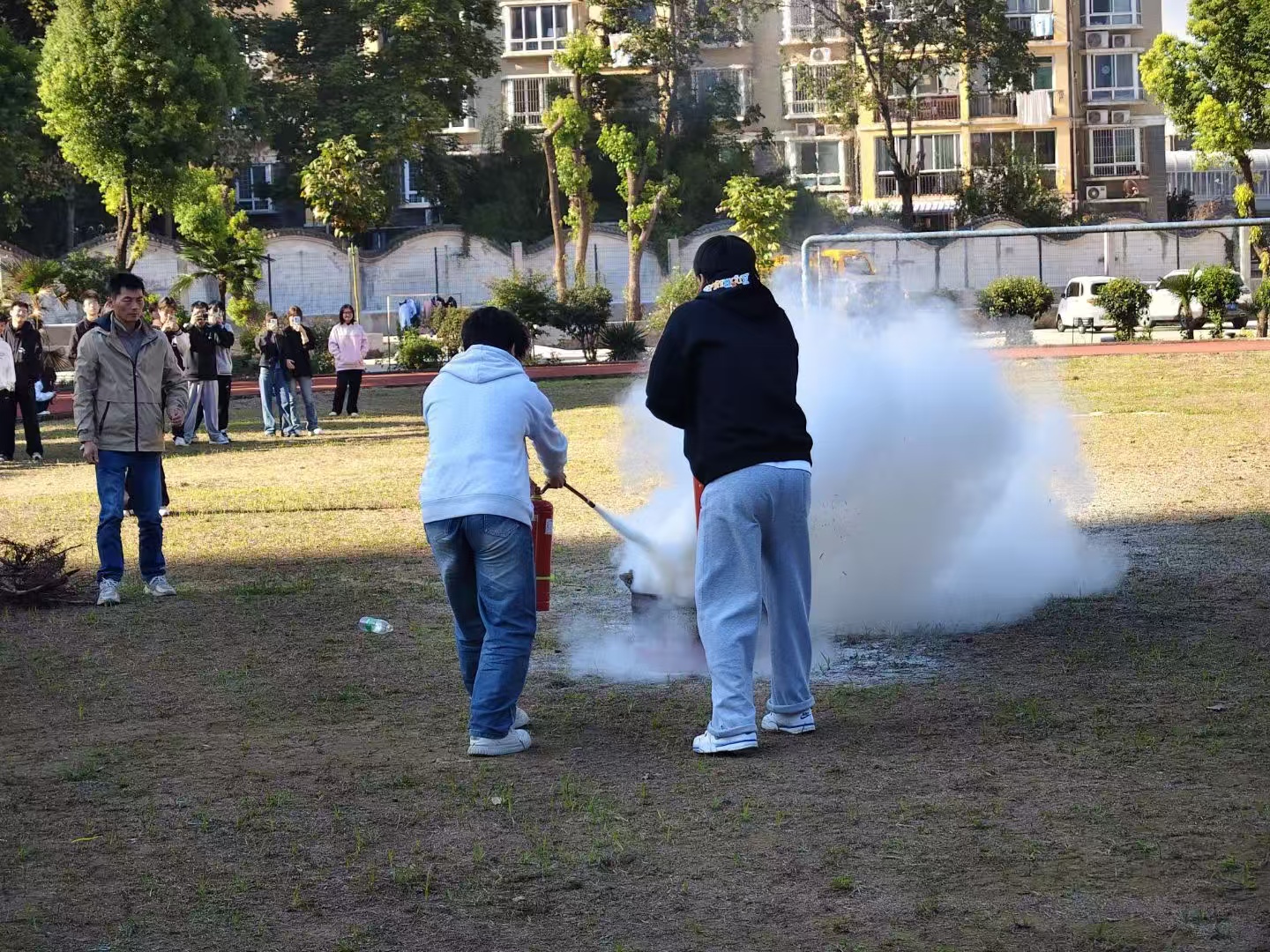 Beat365中文官方网站开展消防安全专题培训 暨实战演练——筑牢校园安全防线