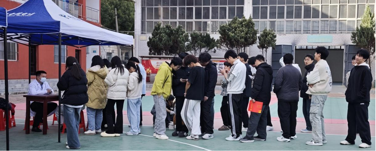 医校协同，暖心护航 ——Beat365中文官方网站携手武汉市中心医院开展“公益义诊进校园”活动