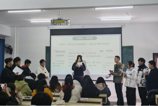 Beat365官网举办思政课辩论赛实践活动 ——“德”与“才”交锋，青春与思想同频共振