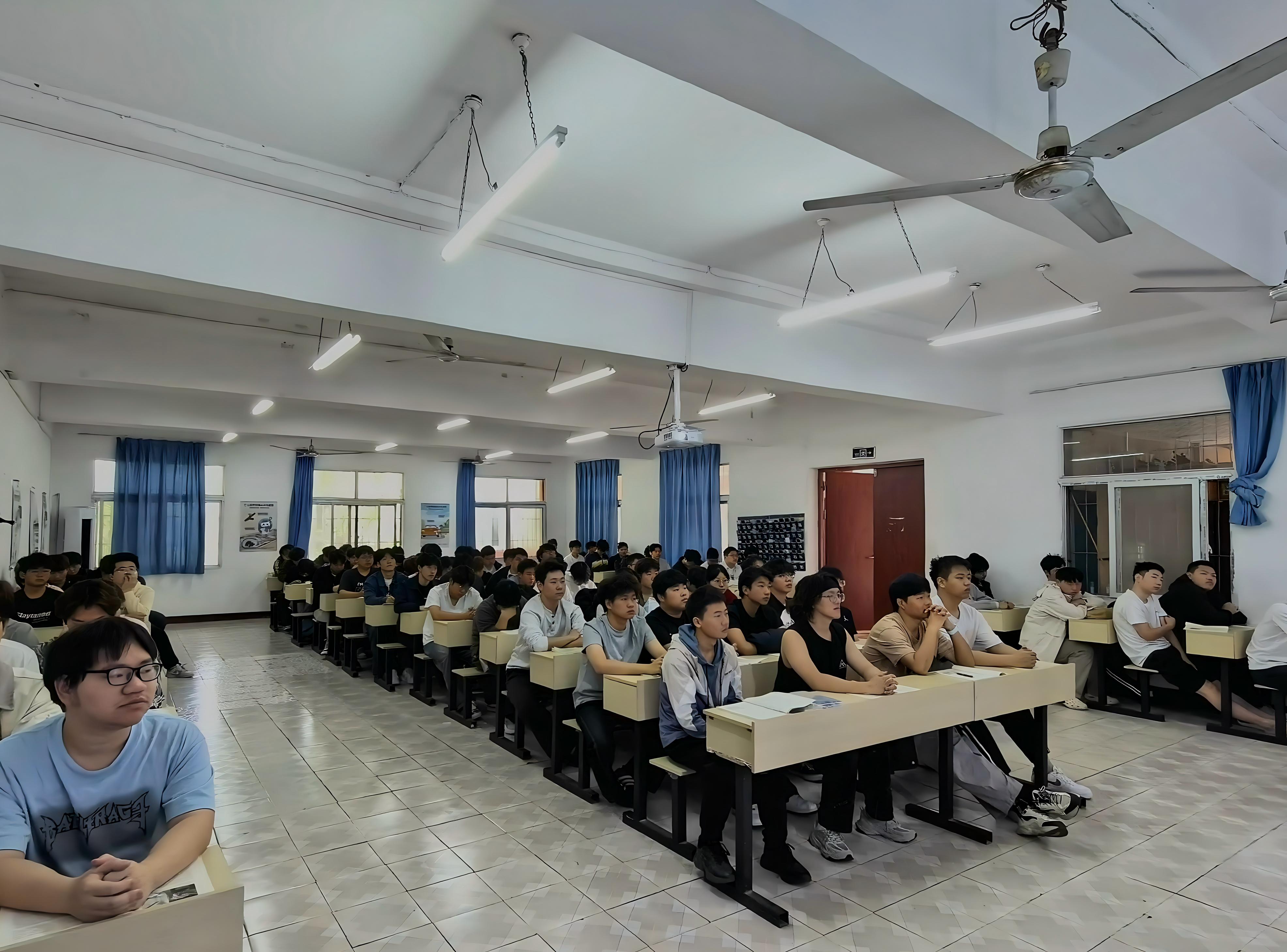 筑牢安全思想根基 勇担时代青年使命  —— Beat365官网组织学生同上总体国家安全观 “思政大课”