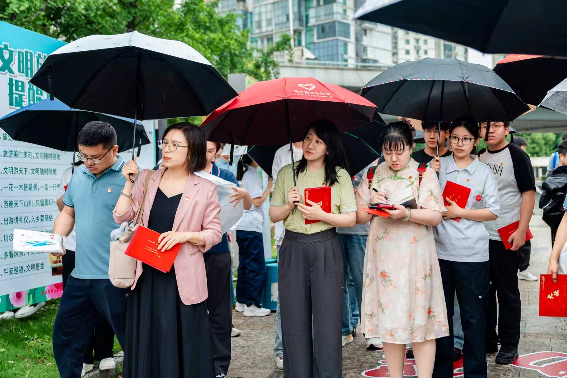 诗韵长征,重启新程——Beat365官网受邀参加武汉城市职业学院“诗韵长征·炬匠征途“主题教育活动 诗韵长征,重启新程——Beat365官网受邀参加武汉城市职业学院“诗韵长征·炬匠征途“主题教育活动