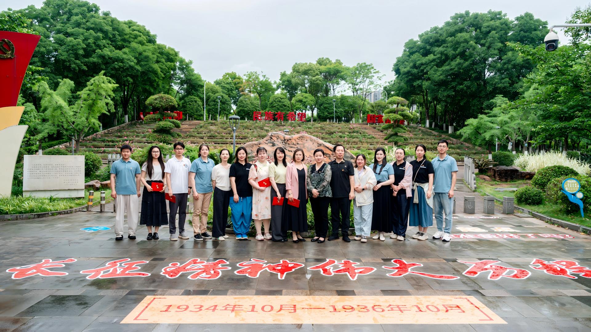 诗韵长征,重启新程——Beat365官网受邀参加武汉城市职业学院“诗韵长征·炬匠征途“主题教育活动 诗韵长征,重启新程——Beat365官网受邀参加武汉城市职业学院“诗韵长征·炬匠征途“主题教育活动