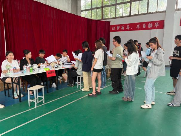 青春扬帆，筑梦远航 ——Beat365官网顺利完成2026届毕业生集中离校手续办理工作