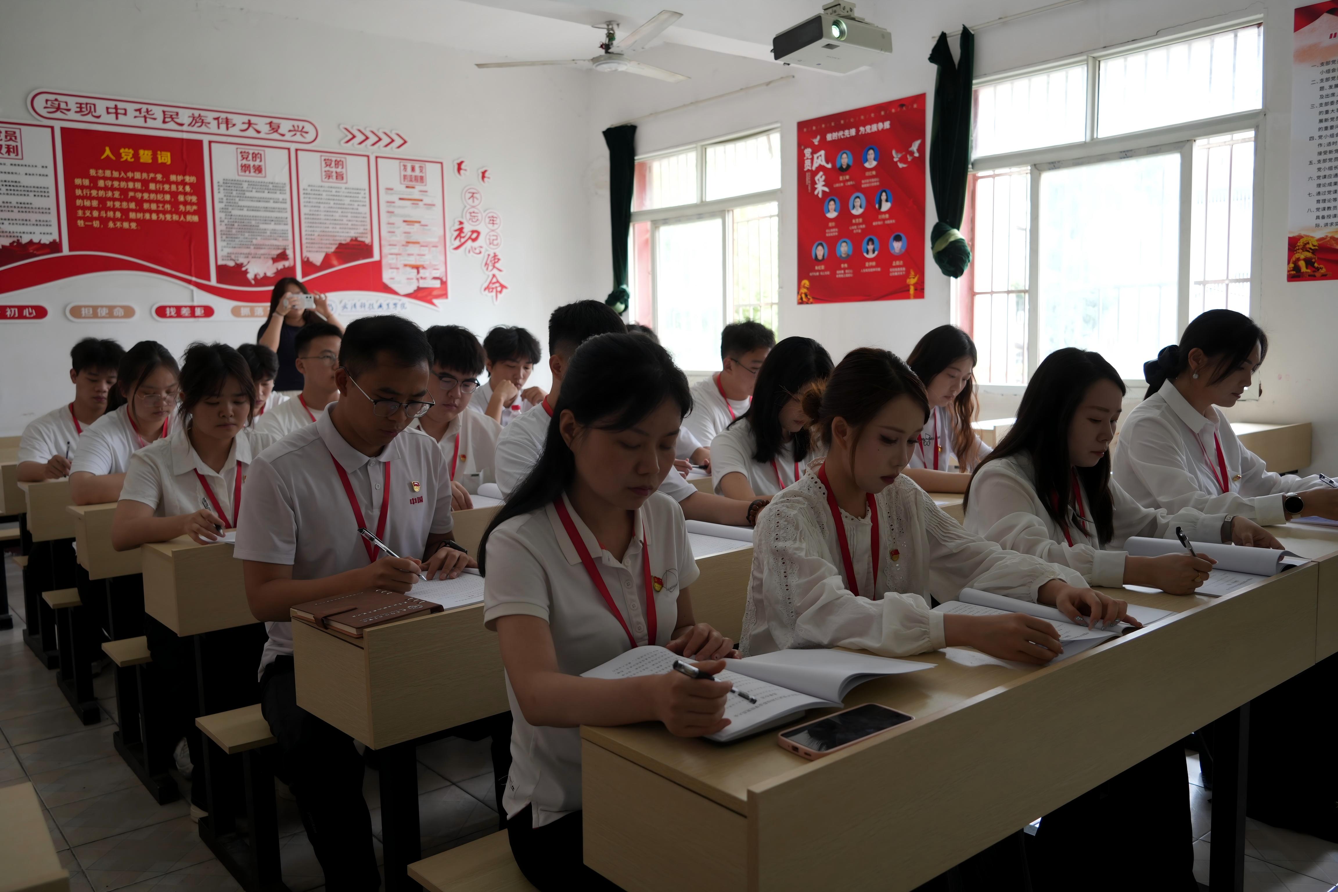 深耕红匠担使命 凝心聚力启新程 ——中国共产党Beat365中文官方网站党员大会圆满召开 深耕红匠担使命 凝心聚力启新程 ——中国共产党Beat365中文官方网站党员大会圆满召开