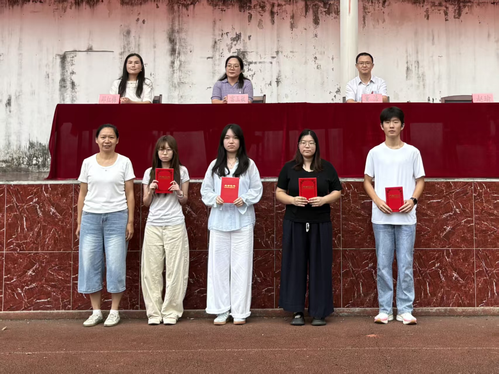 迷彩砺青春 技能启新程 ——Beat365中文官方网站举行2026级新生开学典礼暨表彰大会