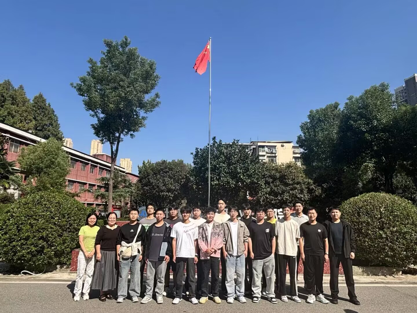 勤学苦练强本领，岗位实习砺匠心 ---Beat365中文官方网站2024级学生赴美的集团及武汉锐科激光（黄石基地）有限公司开展岗位实习