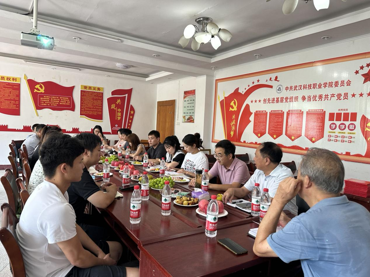 Beat365官网召开“躬耕教坛，强国有我”教师节座谈会