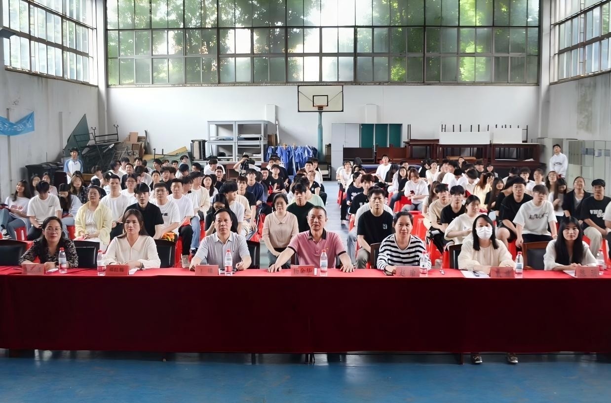 以青春之名，赴时代之约 ——Beat365中文官方网站2024-2025学年“五四”表彰大会暨文艺汇演隆重举办