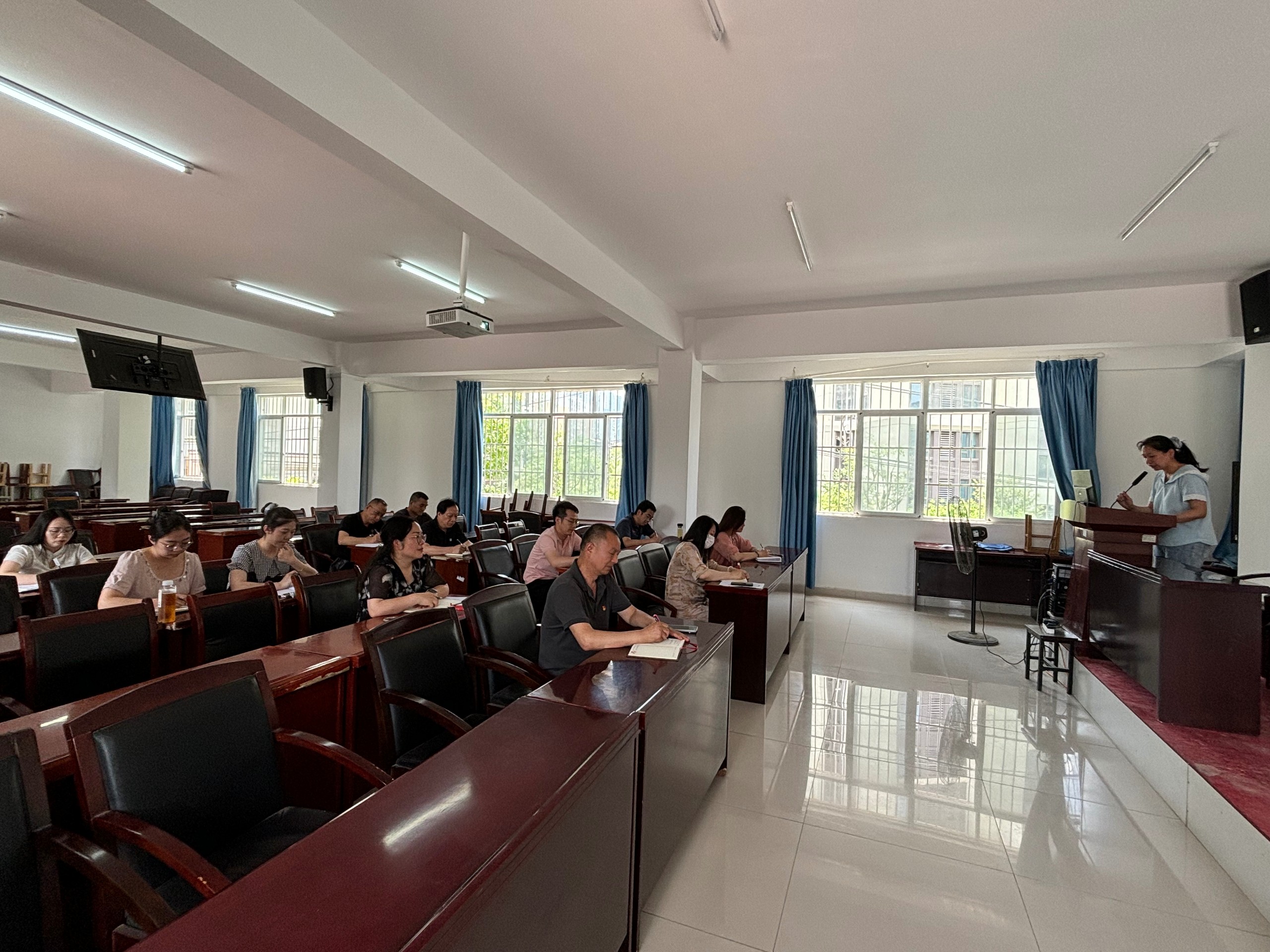 学院成功召开2025年干部素质提升年启动仪式