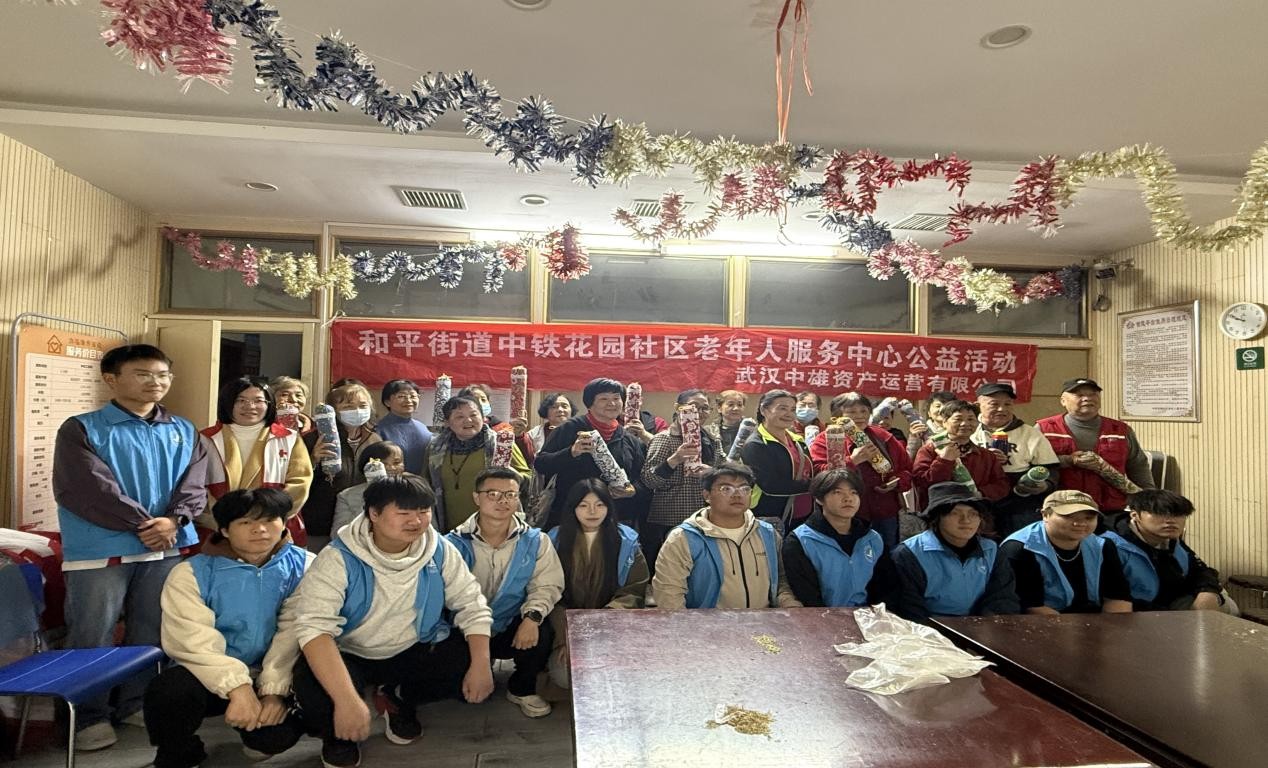 情暖重阳，枕护安康——Beat365中文官方网站志愿者与长者共制艾草腰枕，乐享健康阳光