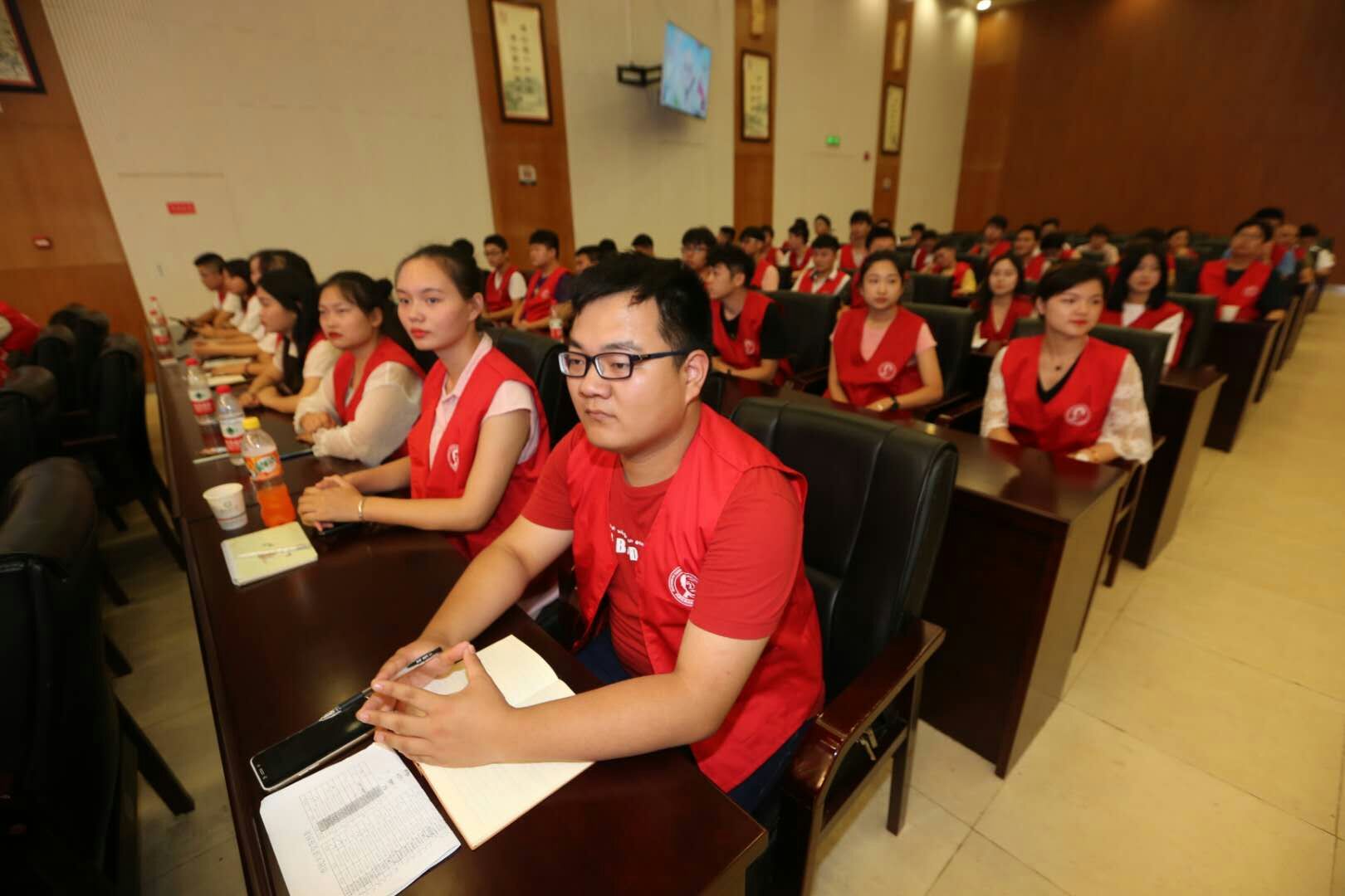 Beat365官网50多名军运会志愿者 应邀参加市民大讲堂第258期活动