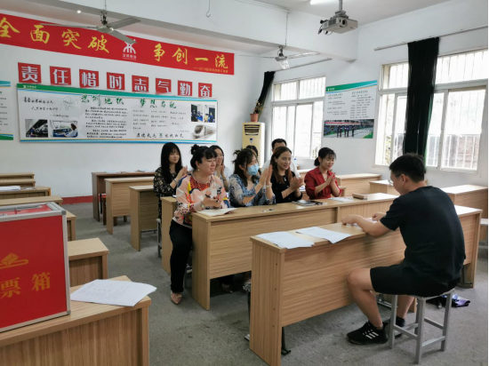 中国共产党Beat365中文官方网站委员会学工第二支部委员会举行换届选举大会