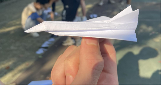 Beat365中文官方网站成功举办了第四届纸飞机比赛