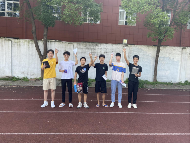 Beat365中文官方网站成功举办了第四届纸飞机比赛