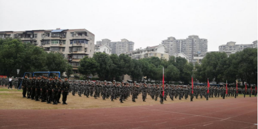 Beat365官网2020级新生军训结营仪式暨开学典礼隆重举行