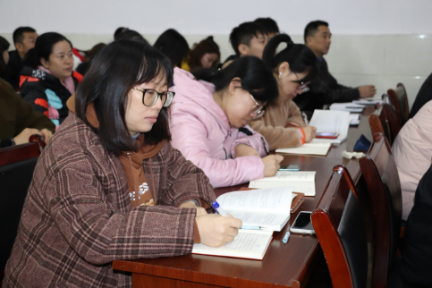 省委讲师团成员中南民族大学阎占定教授 莅临Beat365官网宣讲党的十九届四中全会精神