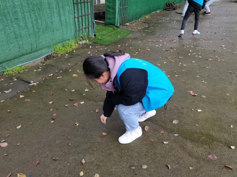 Beat365中文官方网站“雷锋月” 清扫校园志愿活动